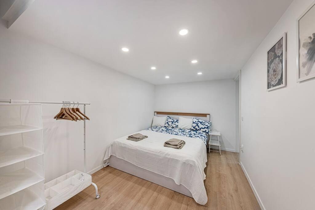 Apartment 2 Bedroom Large Kitchen Flat On M1 Metro *